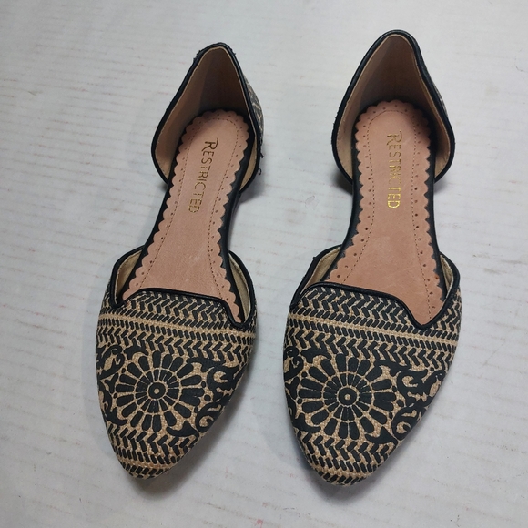 RESTRICTED Black and Brown Slip-on Leather Sandals Size 6 - Picture 11 of 11